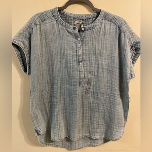 NWT Faherty Dream Cotton Gauze Desmond Top in Light Indigo Wash Size Medium $98